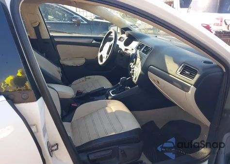 2013 Volkswagen Jetta 2.5L Sel z USA, uszkodzony, nr VIN 3VWLX7AJ5DM431992